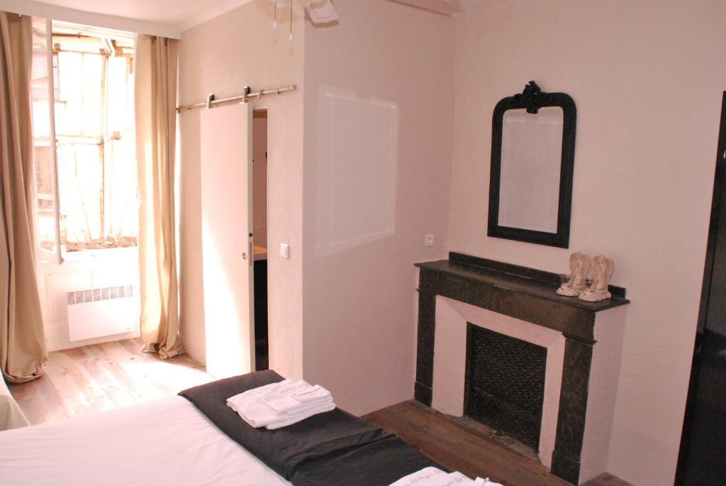 La Maison Au Puits Cordes-sur-Ciel Ruang foto